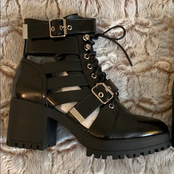 NIB Boohoo Heeled Combat Boots - Picture 6 of 7